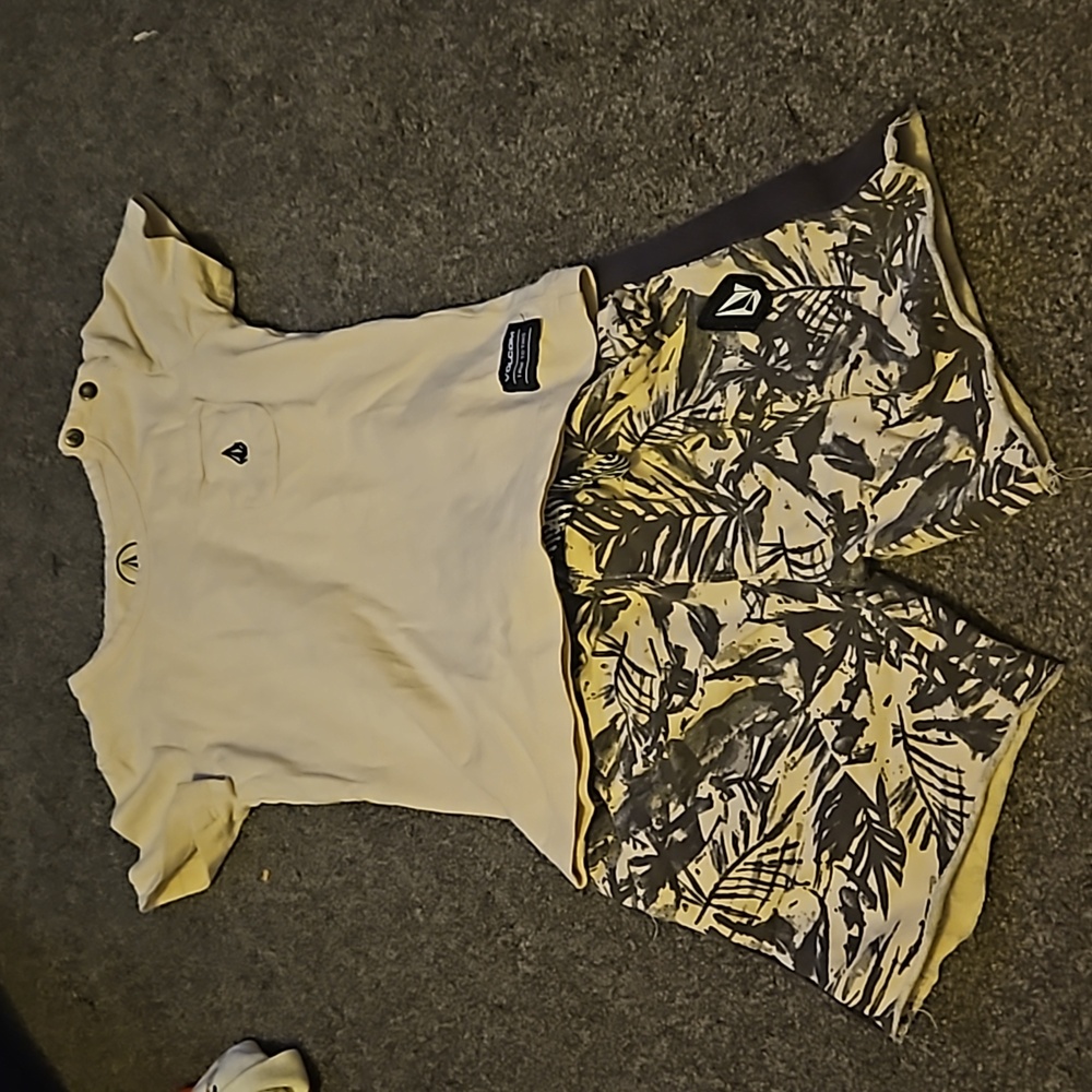 18 month 2 peice shorts and short sleeved shirt.